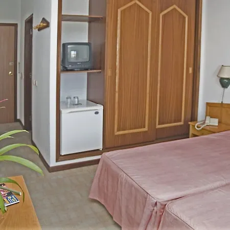 Luar Готель 3*